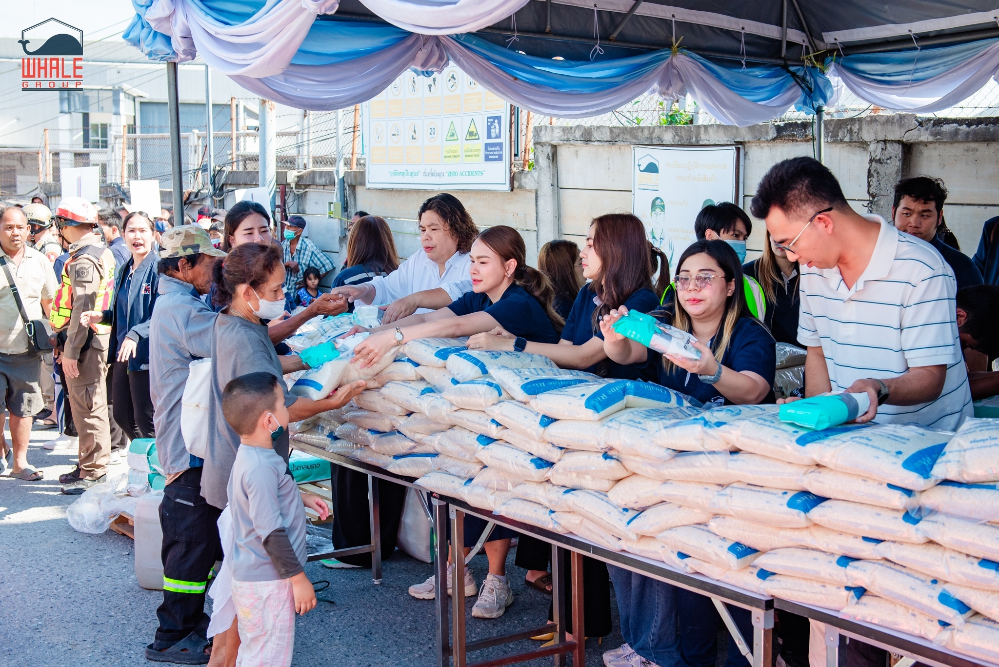 LINE_ALBUM_กิจกรรมทำบุญบริษัท 21 ธันวาคม 2567_241226_439